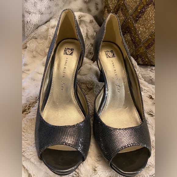 Anne Klein iFlex Womens Size 6.5 Silver Snakeskin Pattern Peep Toe Heels - Picture 6 of 12